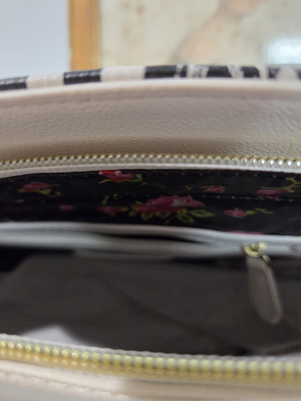 Betsey Johnson NWOT Black White  Deco Floral Satchel With Pink Bow - Picture 6 of 8